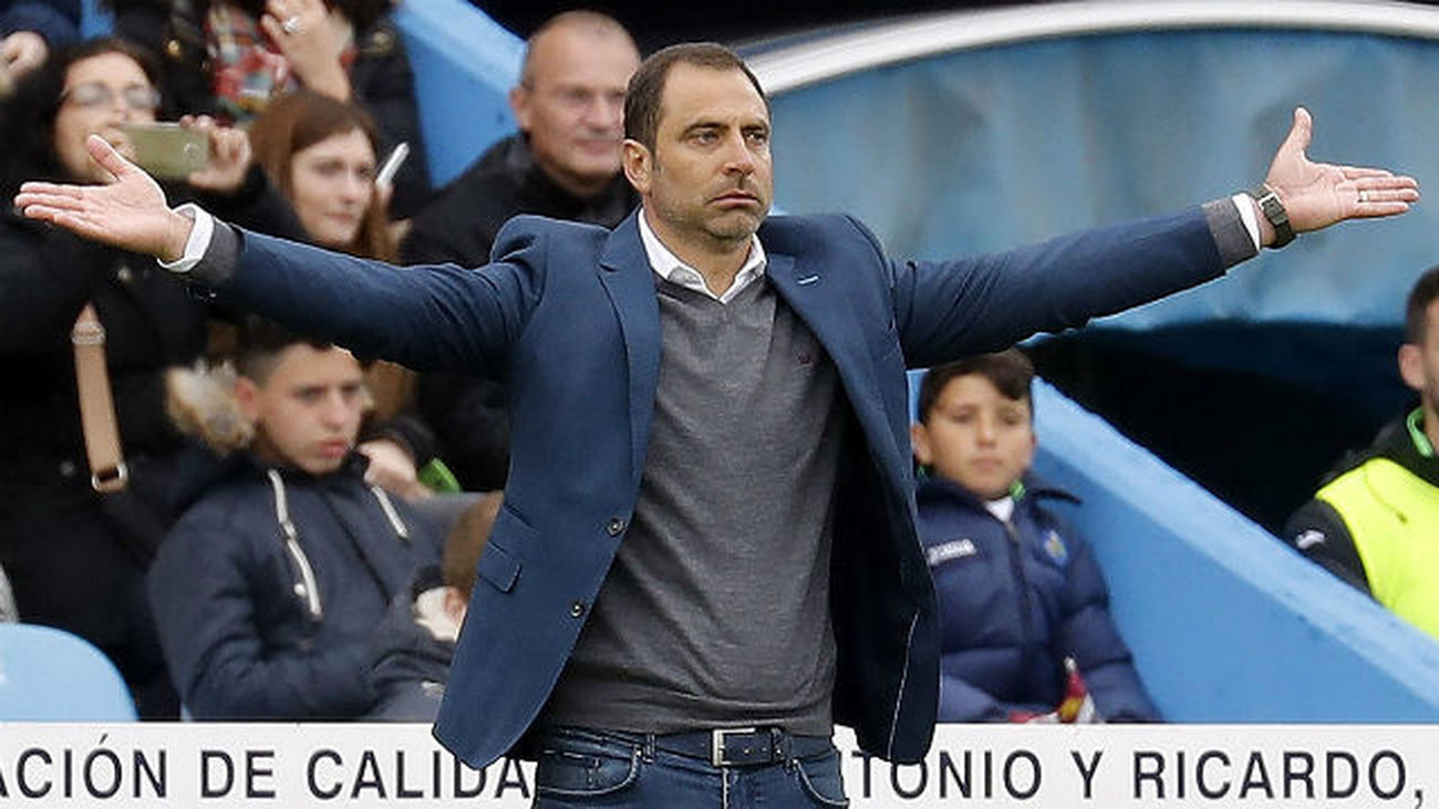 El Getafe despide a Esnáider tras su mal inicio de temporada