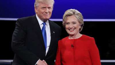 Clinton y Trump intercambian duros golpes en un hosco primer debate