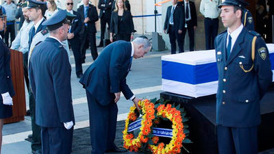El féretro de Simon Peres llega al Parlamento de Jerusalén