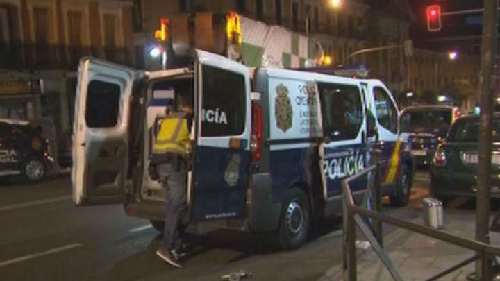 Desalojan la glorieta de San Bernardo, en Madrid, tras identificar a un hombre que portaba una granada