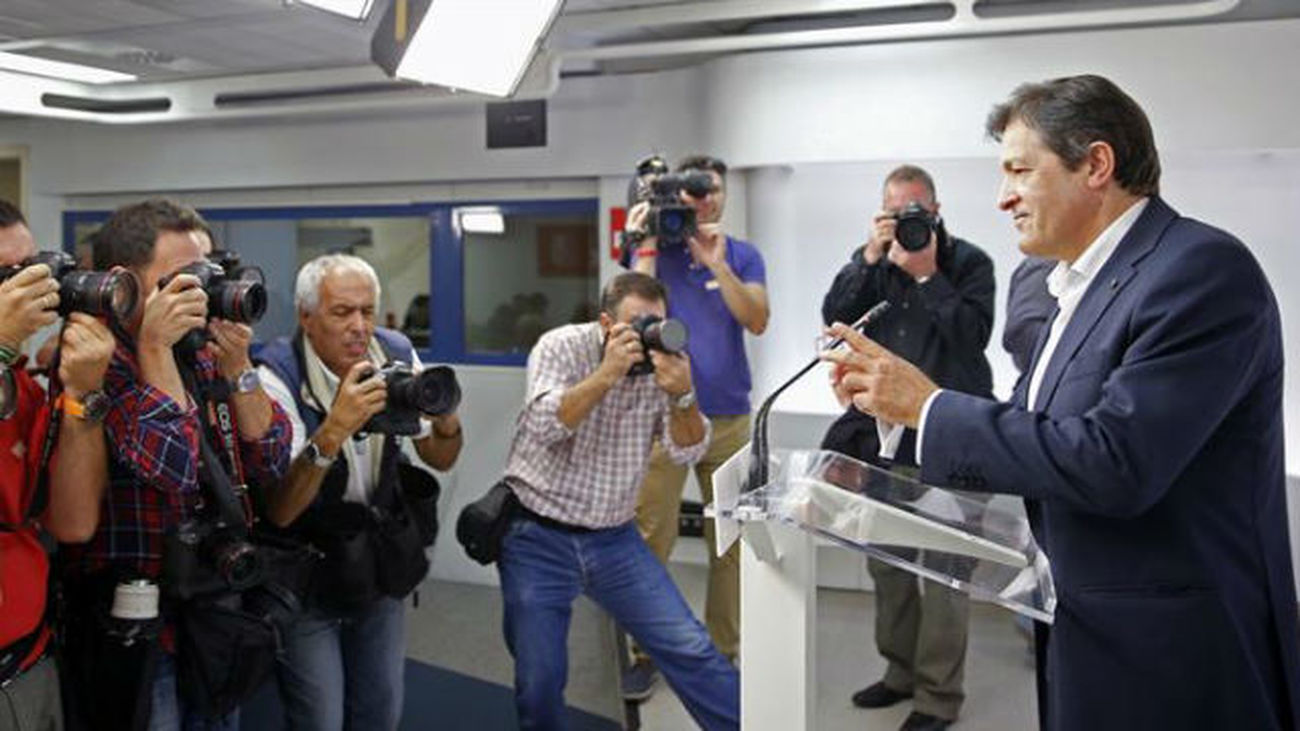 La gestora del PSOE no hará "cambios drásticos" en los grupos parlamentarios