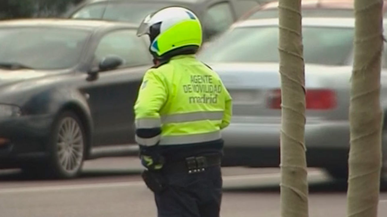 Los agentes de movilidad de Madrid cobrarán más si multan más