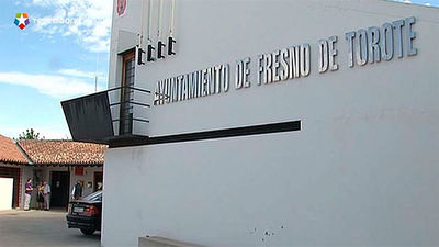 El PP expedienta a 4 concejales que dieron la Alcaldía de Fresno del Torote a un edil afín a Podemos