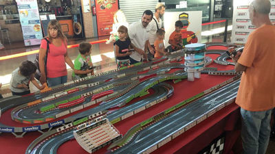 Un Scalextric gigante, la principal novedad del Mercado del Juguete de Madrid en Parque Rivas