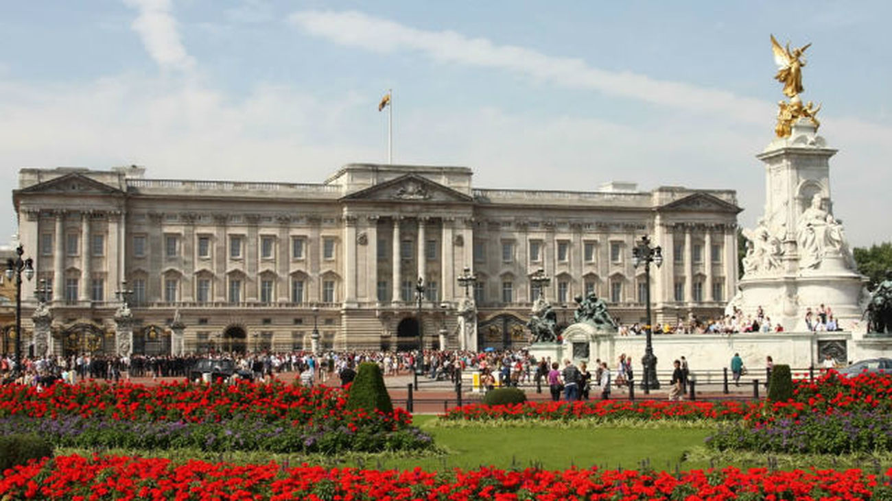 Detenido un joven por escalar las puertas del palacio de Buckingham