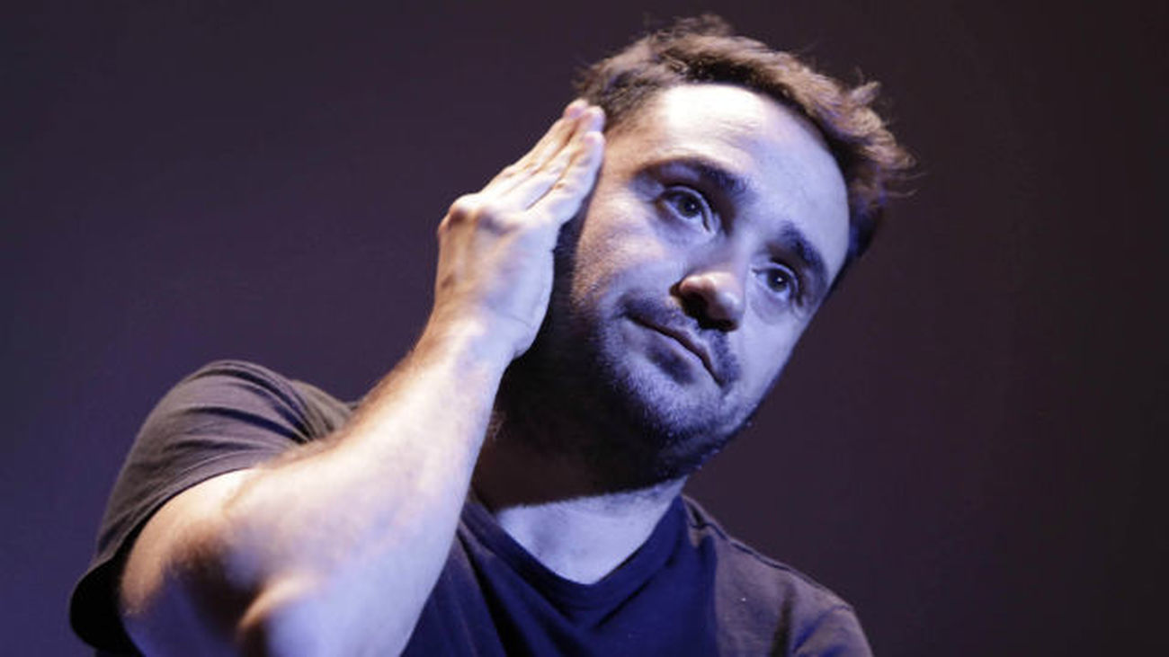 El director Juan Antonio Bayona tras presentar hoy su última película, "Un monstruo viene a verme"