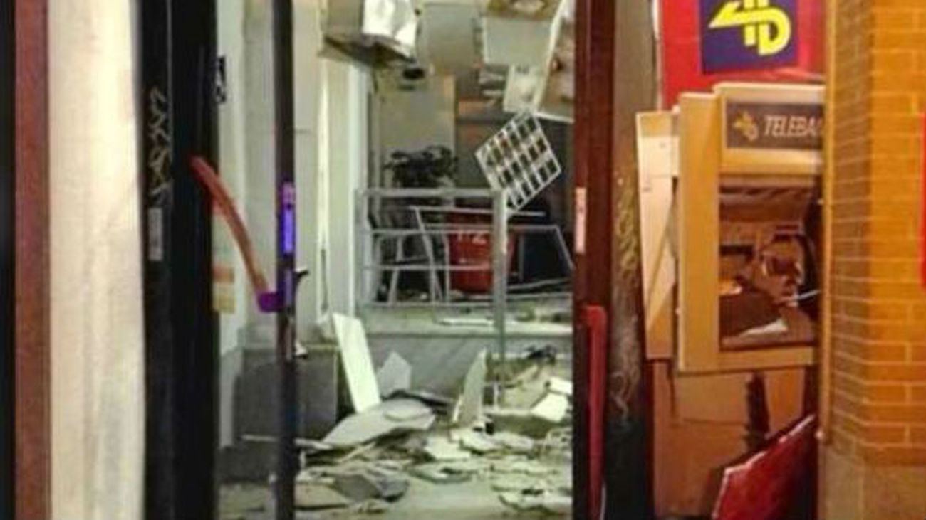 La policía busca a una banda que revienta cuatro cajeros en el fin de semana