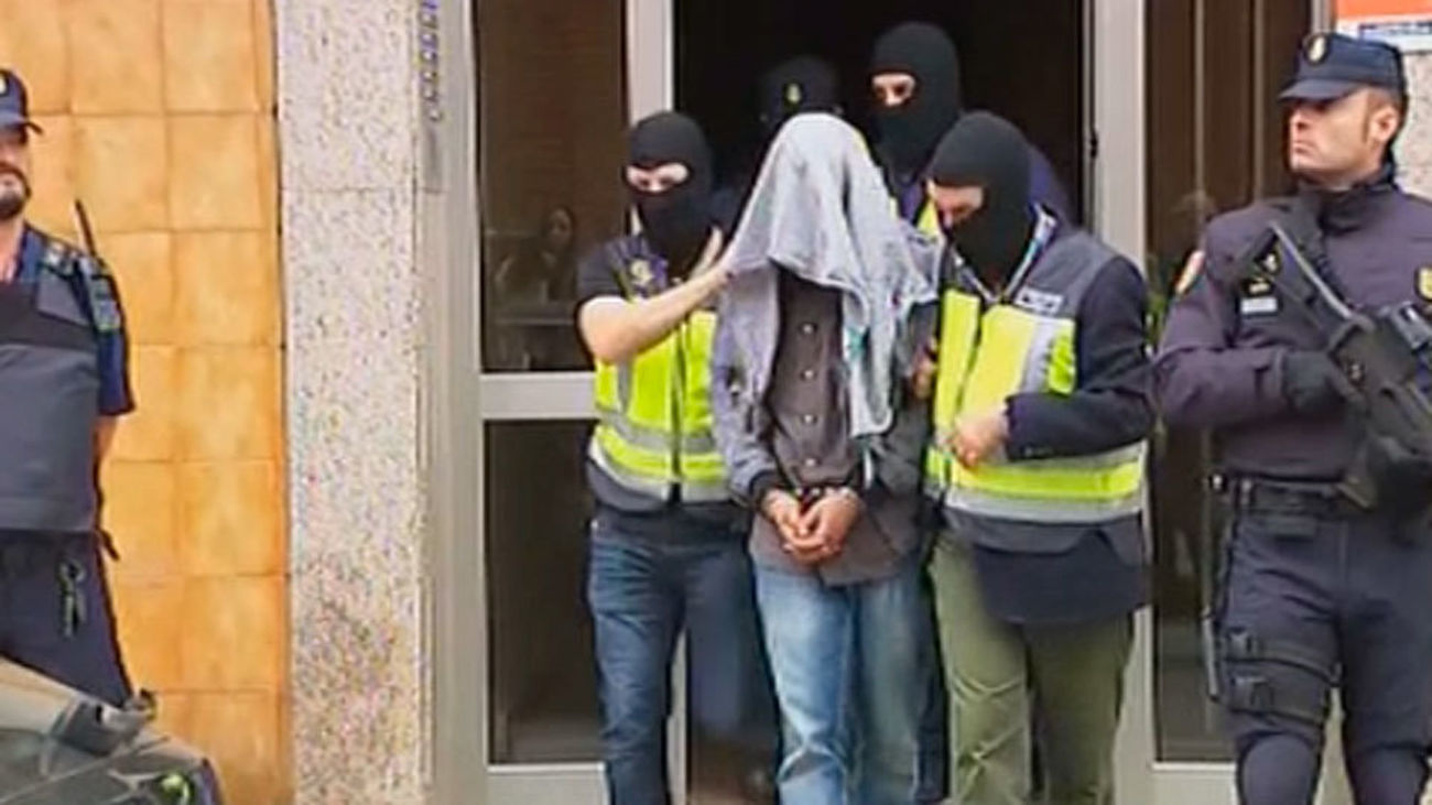 Detenidos dos hombres integrados plenamente en Daesh