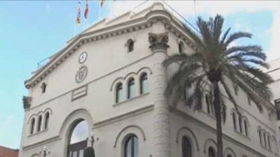 Un juez prohíbe al Ayuntamiento de Badalona abrir durante el 12O