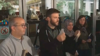 El Ayuntamiento de Badalona desobedece al juez y abre sus puertas