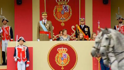 La lluvia desluce el desfile de la Fiesta Nacional presidido por los Reyes