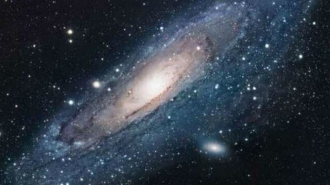 El universo tiene al menos  dos billones de galaxias