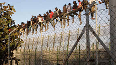 Alrededor de 70 inmigrantes logran saltar la valla de Melilla