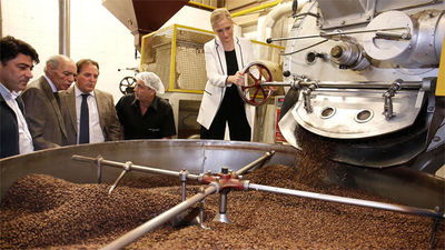 Cifuentes destaca el aumento del 33% en ayudas a las pymes agroalimentarias