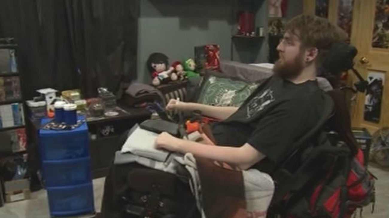 Consiguen devolver el tacto a un paciente tetrapléjico con un brazo robótico