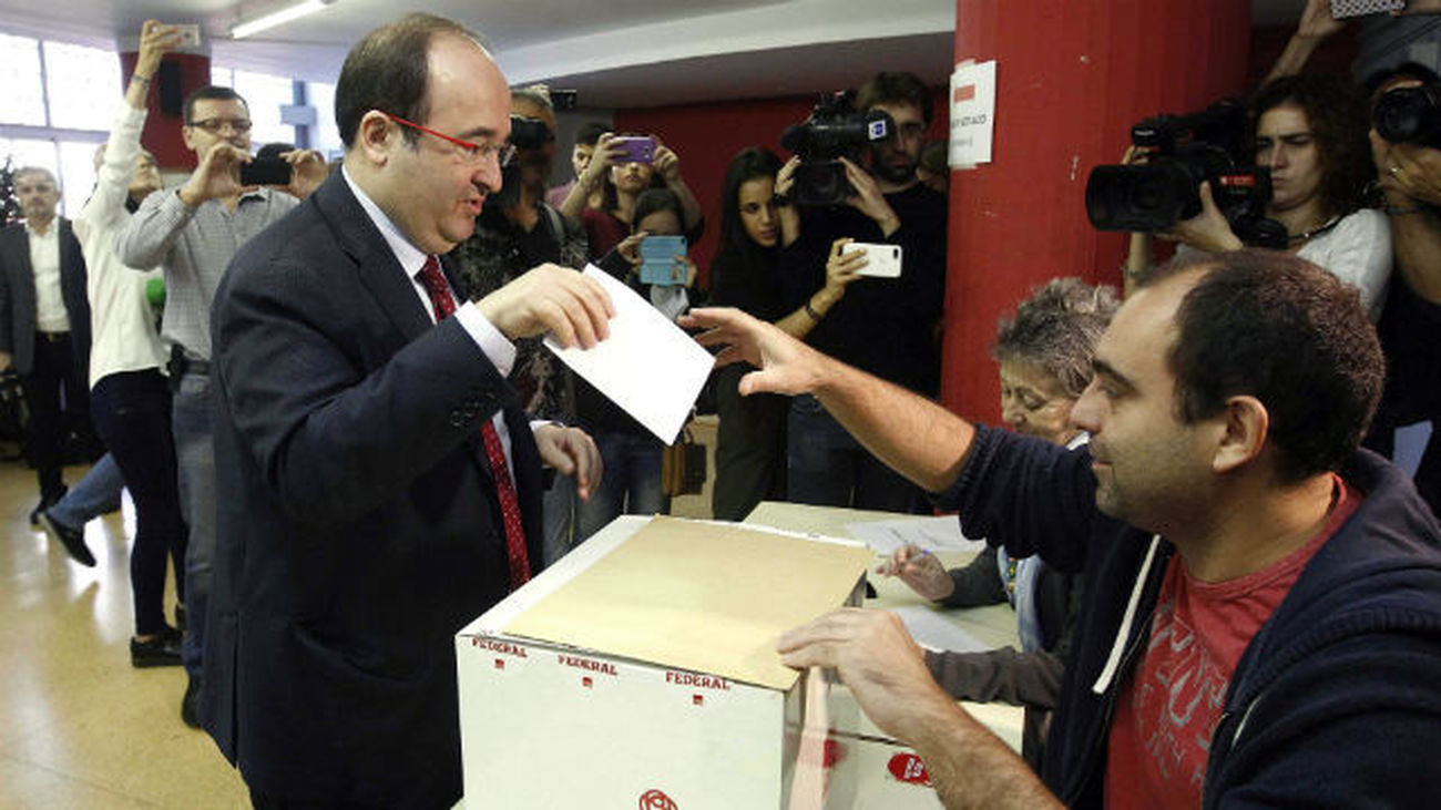 Iceta gana las primarias a Parlon y llama al PSOE a no ser la "muleta" del PP