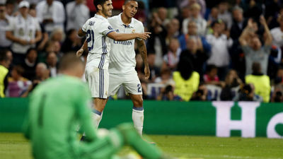 Asensio adelanta a James