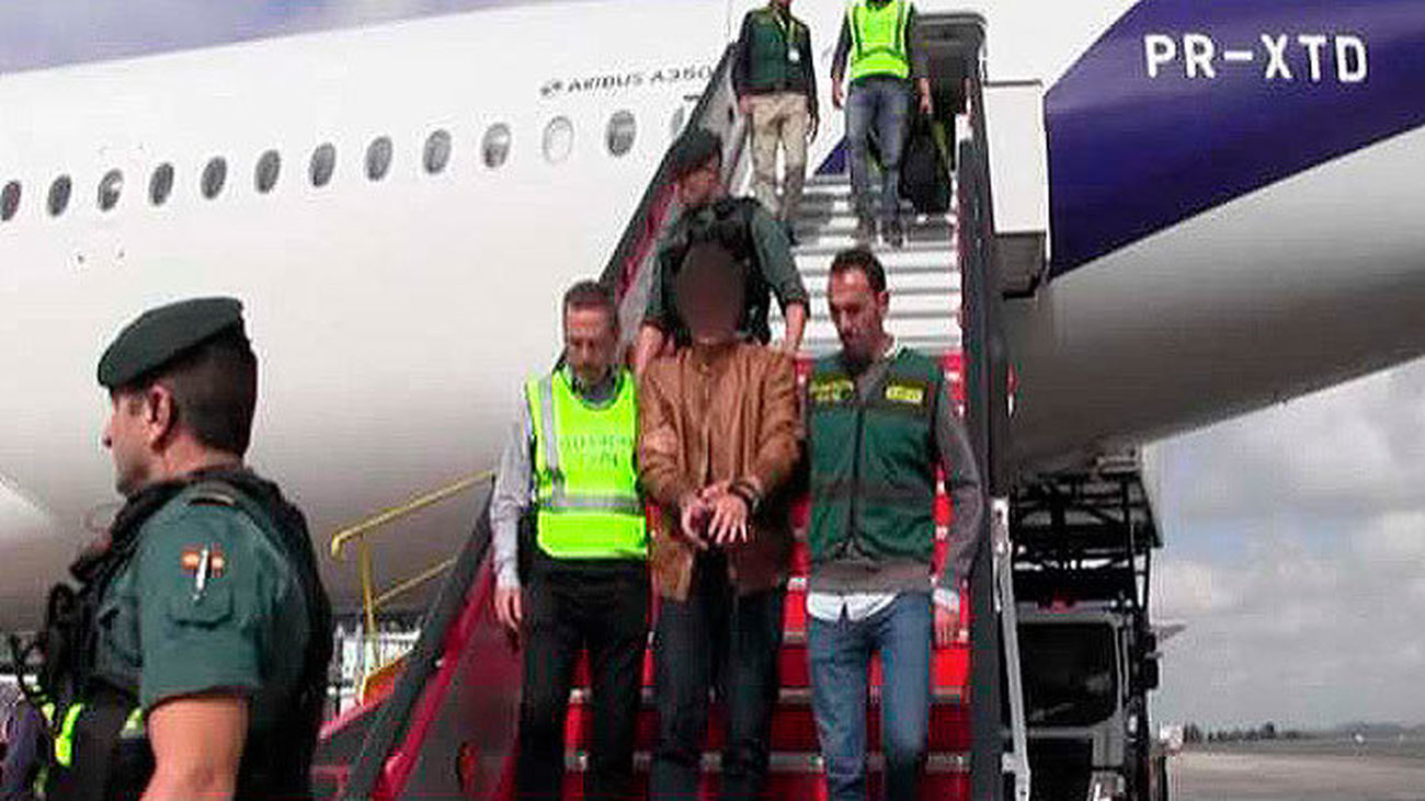 El asesino de Pioz llega a Barajas y se entrega a la Guardia Civil