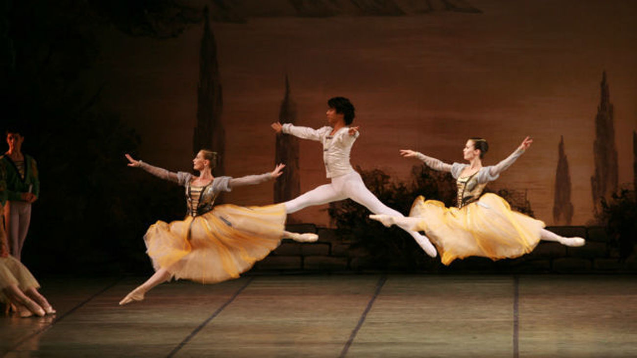 El Ballet Nacional Ruso llega al Fernán Gómez con 'El lago de los cisnes'