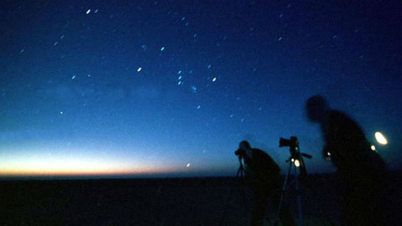 Una lluvia de estrellas del Cometa Halley se observará esta noche en todo el mundo