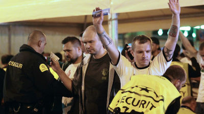 Tres ultras del Legia pactan una multa por agredir a dos camareras en Aluche