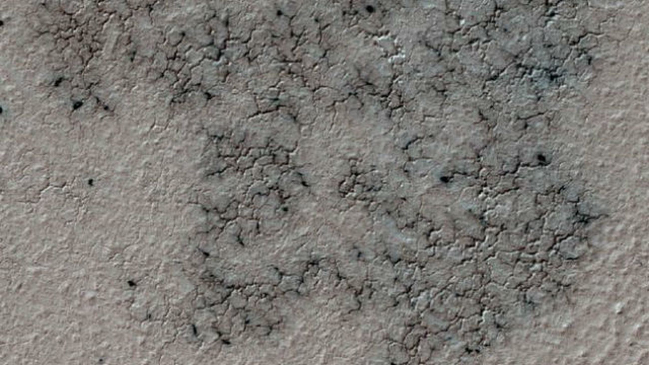 Un total de 10.000 voluntarios ayudan  a la NASA a buscar 'arañas' en Marte
