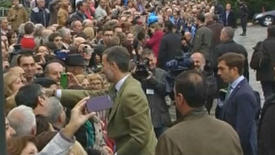 El Rey destaca el "coraje"  de los vecinos de Los Oscos