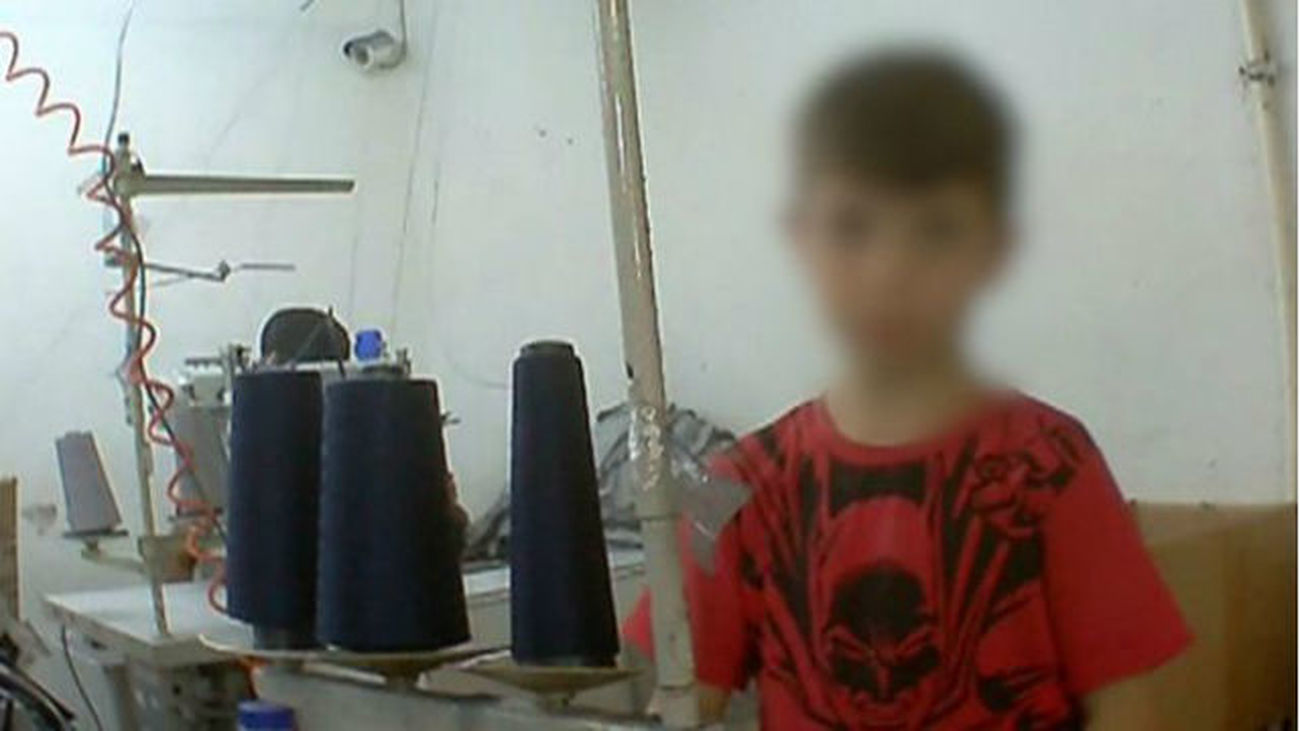 Un niño sirio en una fábrica de Turquía