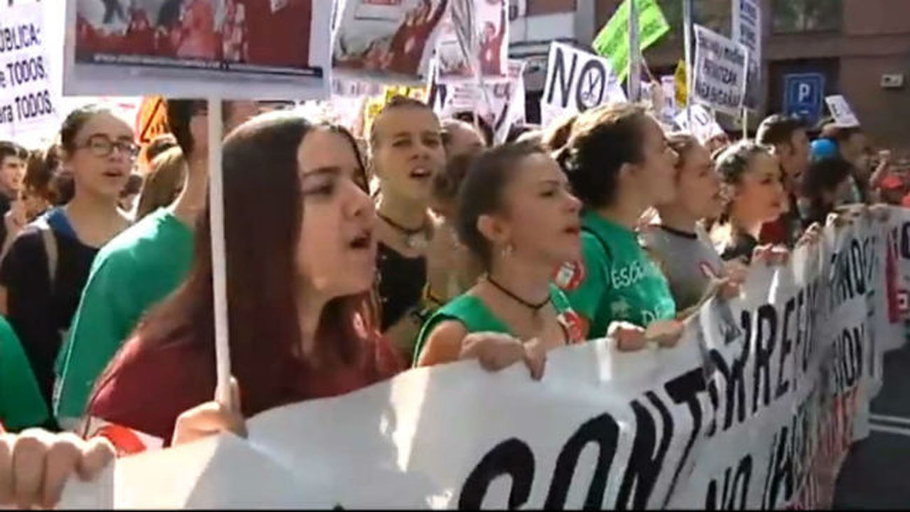 Estudiantes, padres y profesores de salen a la calle contra las 'reválidas'