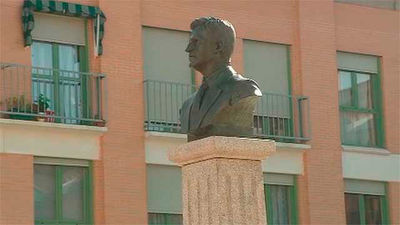 Arroyomolinos, homenajea a Adolfo Suarez con un busto en su Plaza Mayor