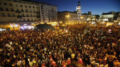 Miles de personas "Rodean al Congreso" en contra de la investidura de Rajoy