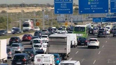 Más atascos por un accidente en la A-3 y las obras del puente de la A-5 a la M-40