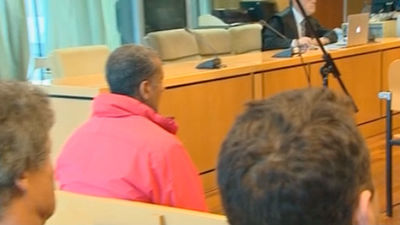 El hombre juzgado por agredir al dueño de un perro y la víctima se echan las culpas