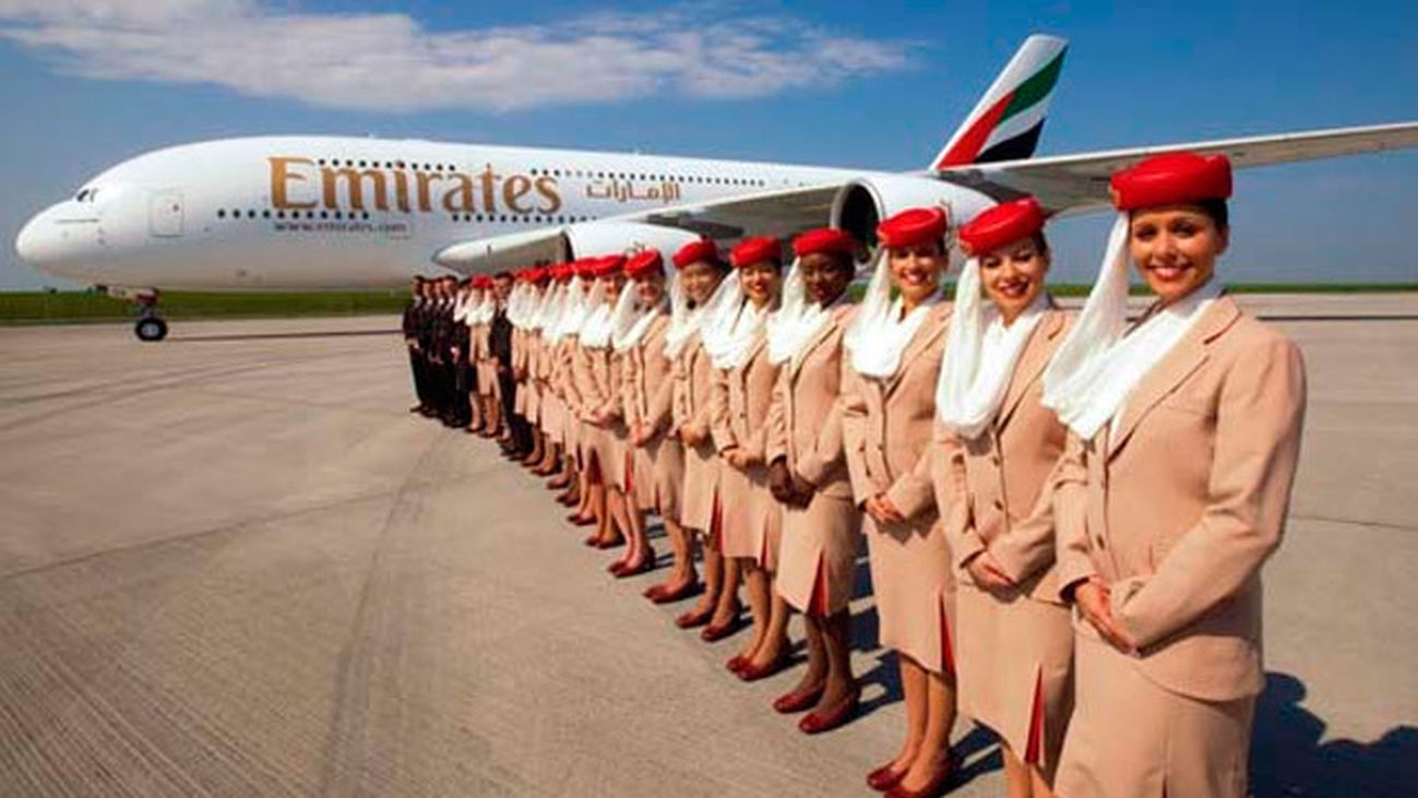 La compañía Emirates tiene 10 vacantes de tripulantes de cabina