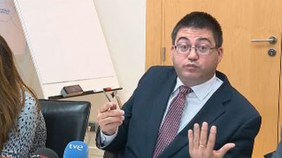 Carmena aumenta el gasto social con 4.702 millones y paga menos deuda