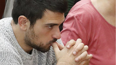 Espinar firmó la venta de su piso mientras organizaba una manifestación bajo el lema: "sin casa, sin curro, sin pensión"