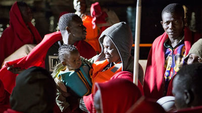 Buscan a 239 inmigrantes desaparecidos en dos naufragios