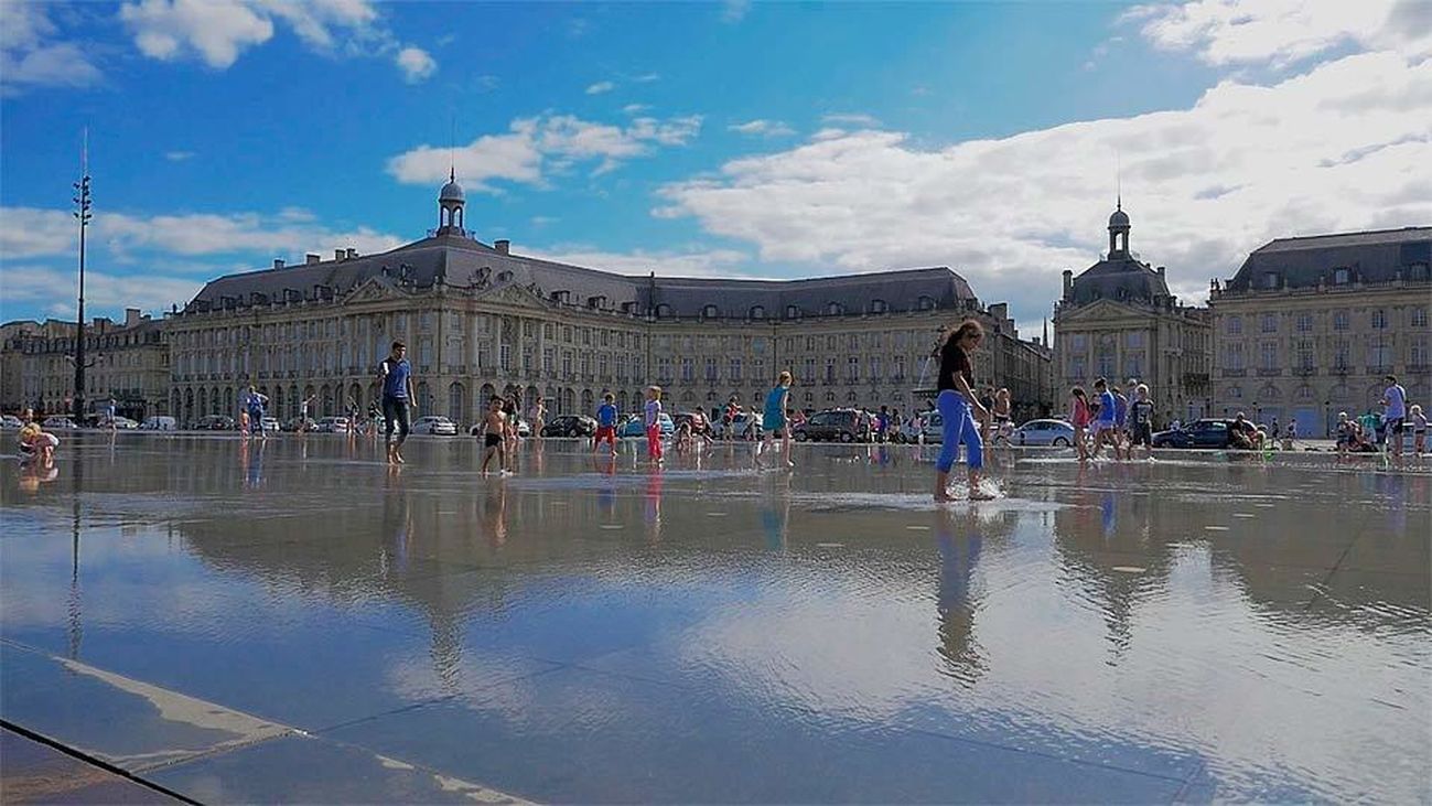 Burdeos, vino, plazas, mercados y una majestuosa arquitectura
