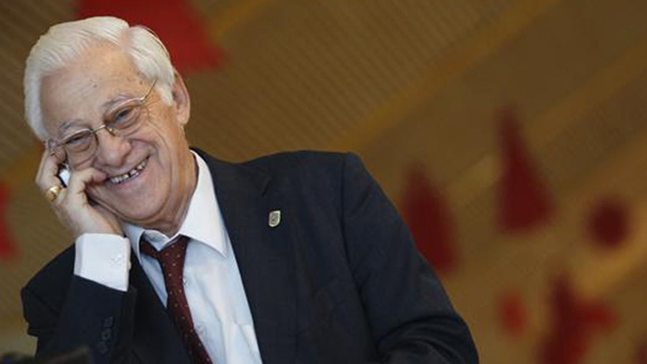 El Papa Francisco felicita al padre Angel por su labor con los 'sintecho' de San Antón