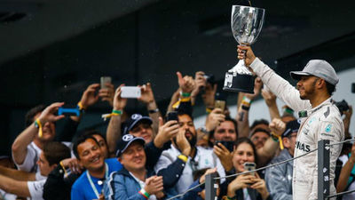 GP Brasil: Hamilton vence en el diluvio; Sainz, 6º y Alonso 10º