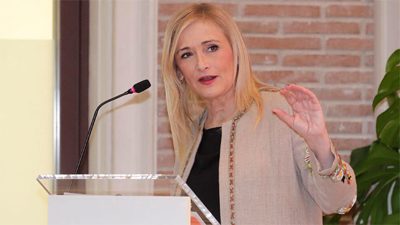Cifuentes quiere un Pacto educativo "de todos" aunque esté lejos el acuerdo