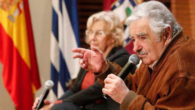 Mujica acepta la invitación de Carmena de asistir en abril al foro por la paz