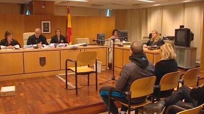 La acusada de estafar y obligar a prostituirse a una amiga niega los hechos