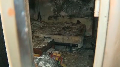 Intentan quemar una casa okupada en Parla con los inquilinos dentro