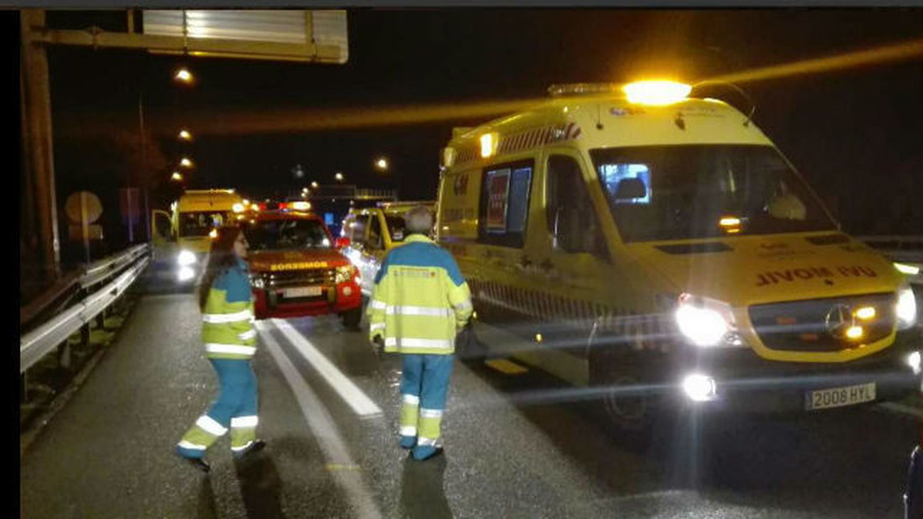 Herido grave un hombre al colisionar su furgoneta con un camión en la A-3 en Rivas