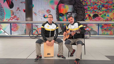 El cajón flamenco que vino de Perú