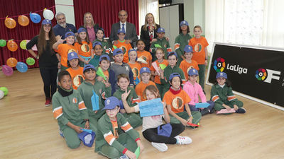 La Comunidad y la Liga de Futbol luchan contra el acoso escolar