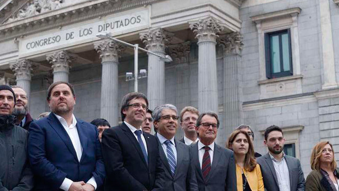 Puigdemont dice que el suplicatorio de Homs pone más obstáculos al diálogo