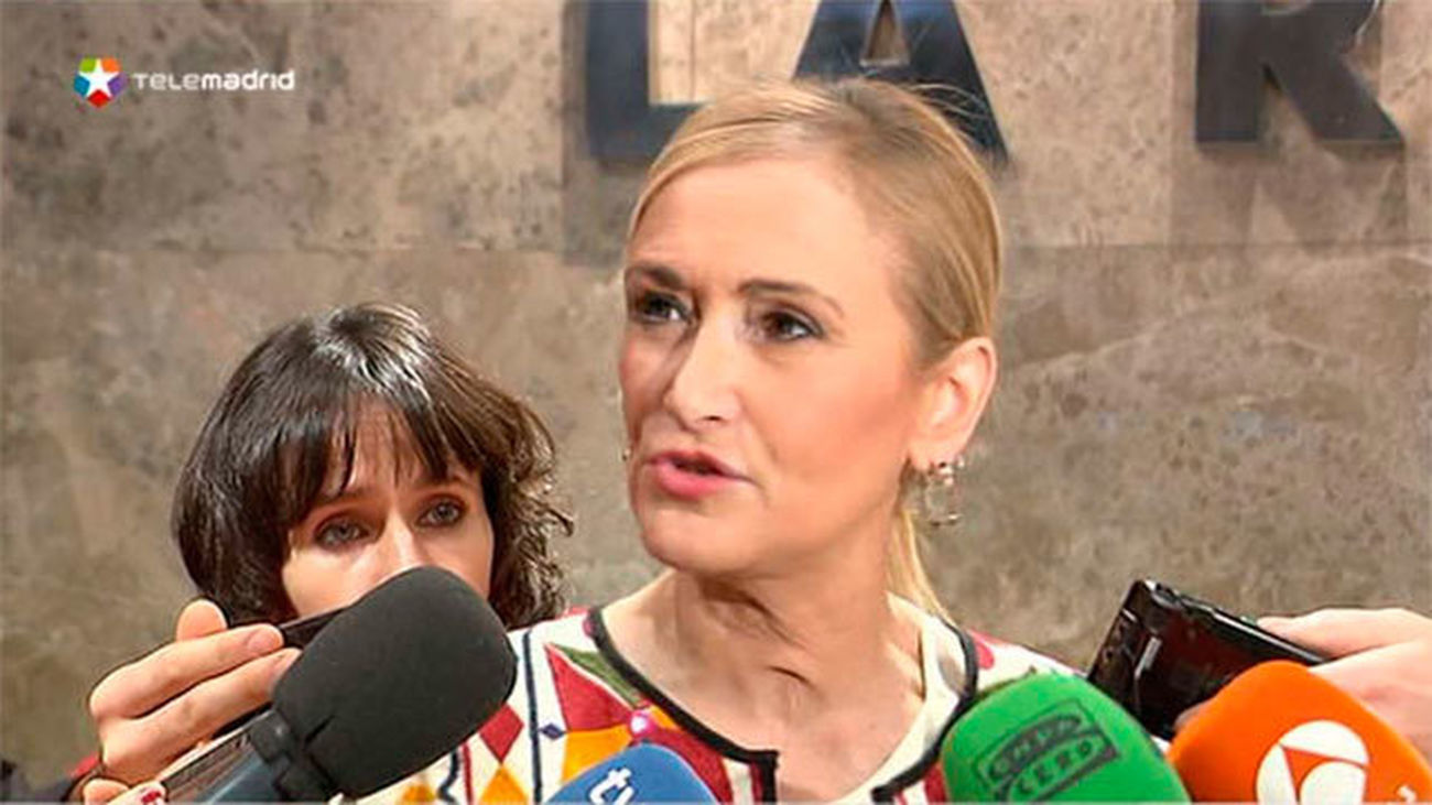 Cifuentes defiende la absoluta legalidad del trabajo de su hermana en la URJC
