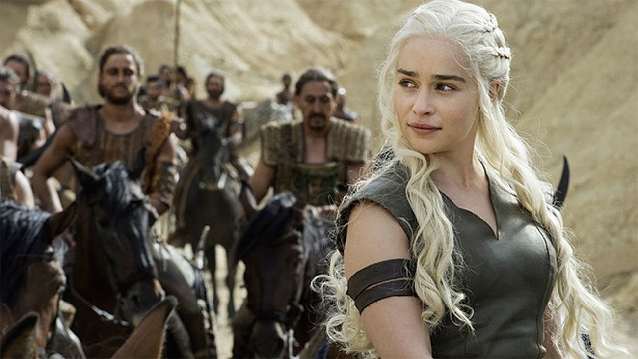 La actriz Emilia Clarke da vida a Daenerys Targaryen, la madre de Dragones, en la mítica 'Juego de Tronos'